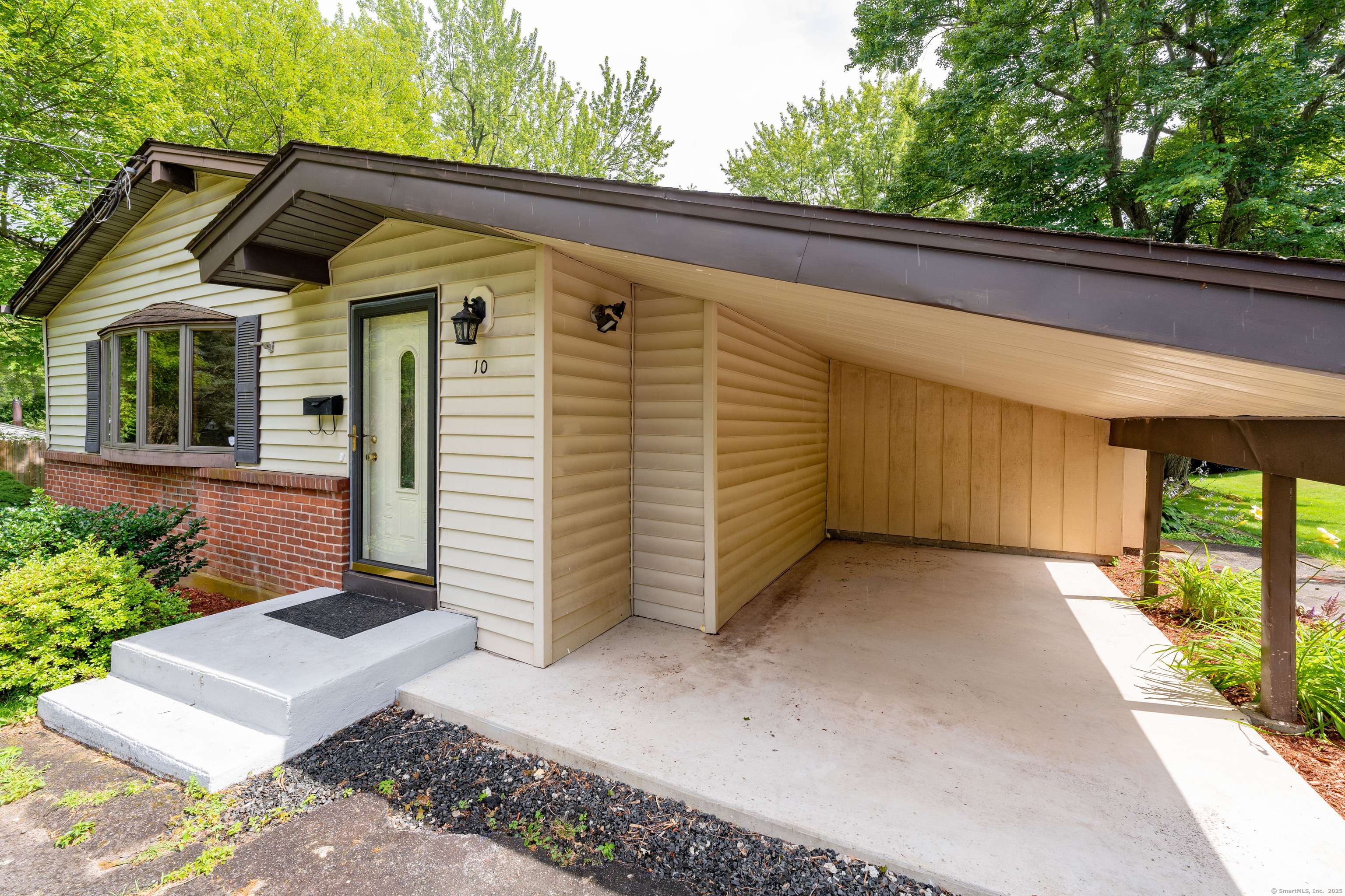 Windsor Locks, CT 06096,10 Thomas Street