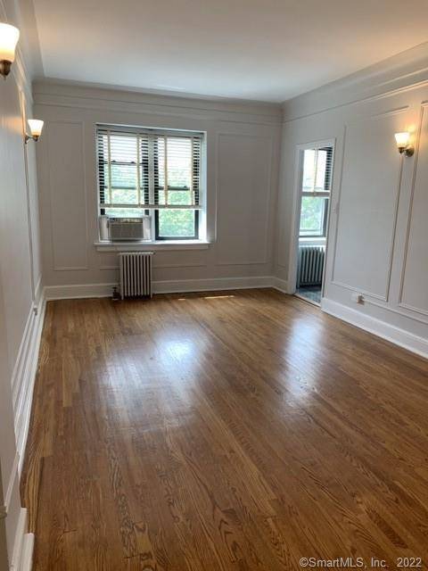 Greenwich, CT 06830,271 Greenwich Avenue #3A