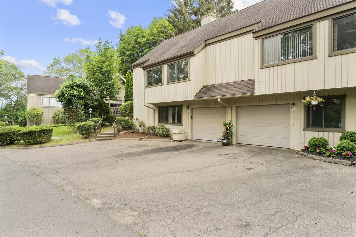 Stratford, CT 06614,518 Iroquois Lane #A