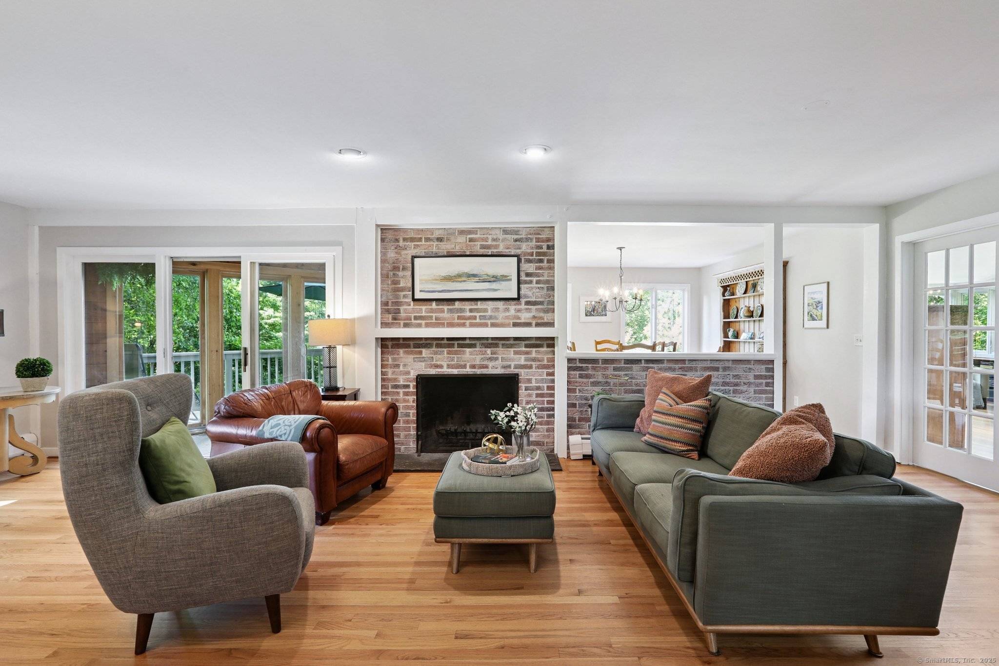 Ridgefield, CT 06877,223 North Street