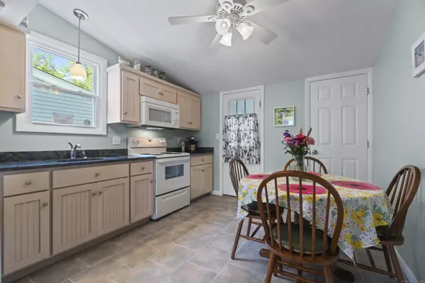 Old Lyme, CT 06371,30 Hartford Avenue #A