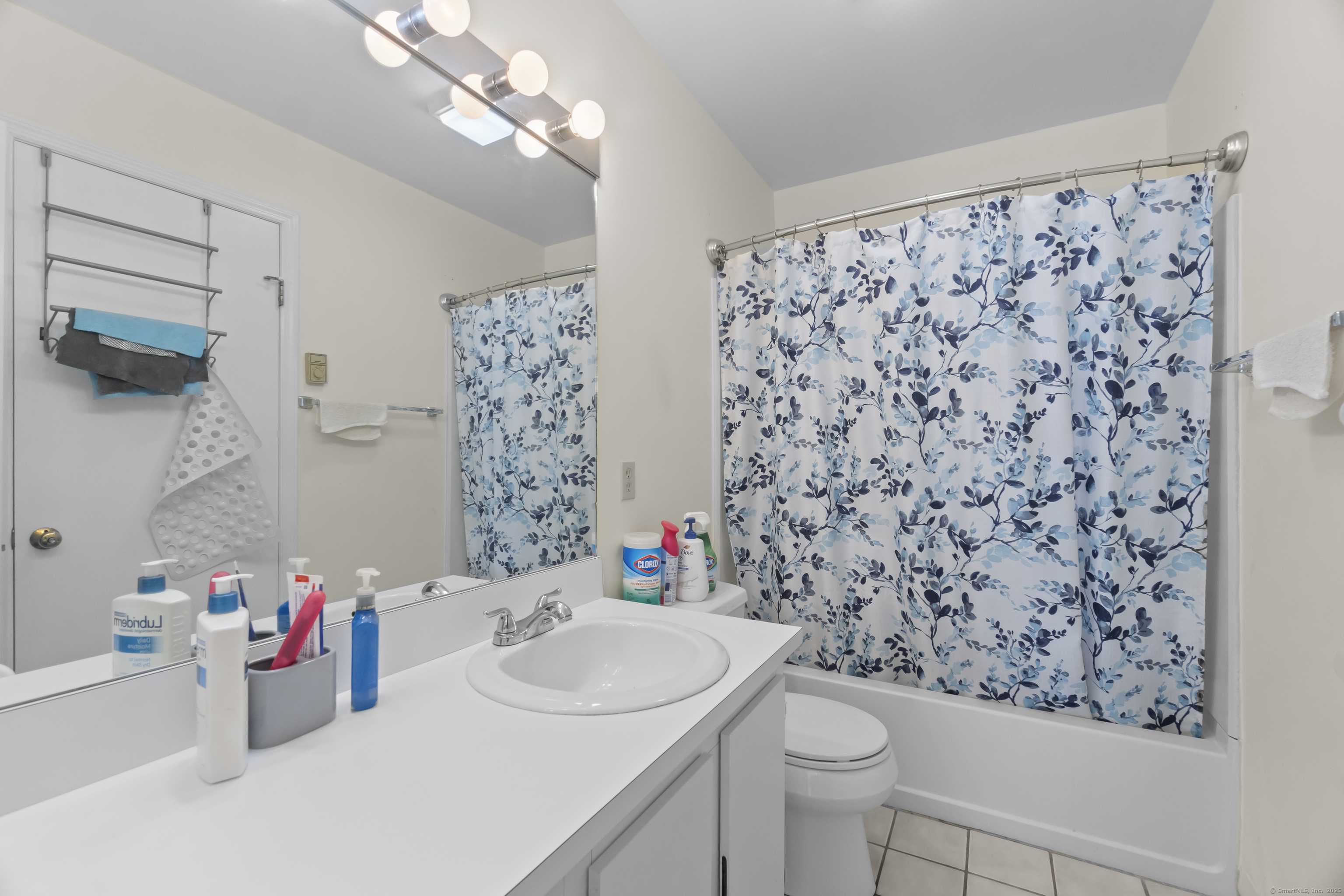Waterbury, CT 06708,925 Oronoke Road #14F