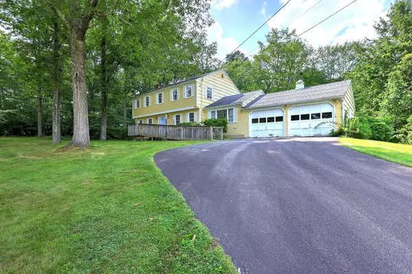 North Branford, CT 06472,39 Holly Mar Hill Road