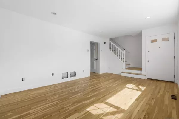 Stamford, CT 06902,4 Van Buskirk Avenue