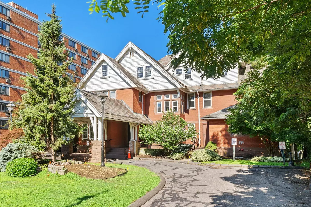 Hartford, CT 06111,19 Woodland Street #14