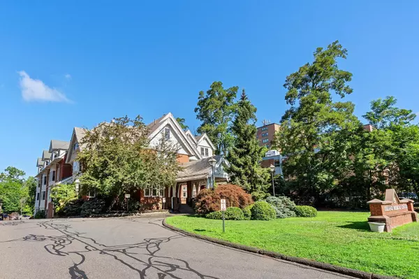 Hartford, CT 06111,19 Woodland Street #14