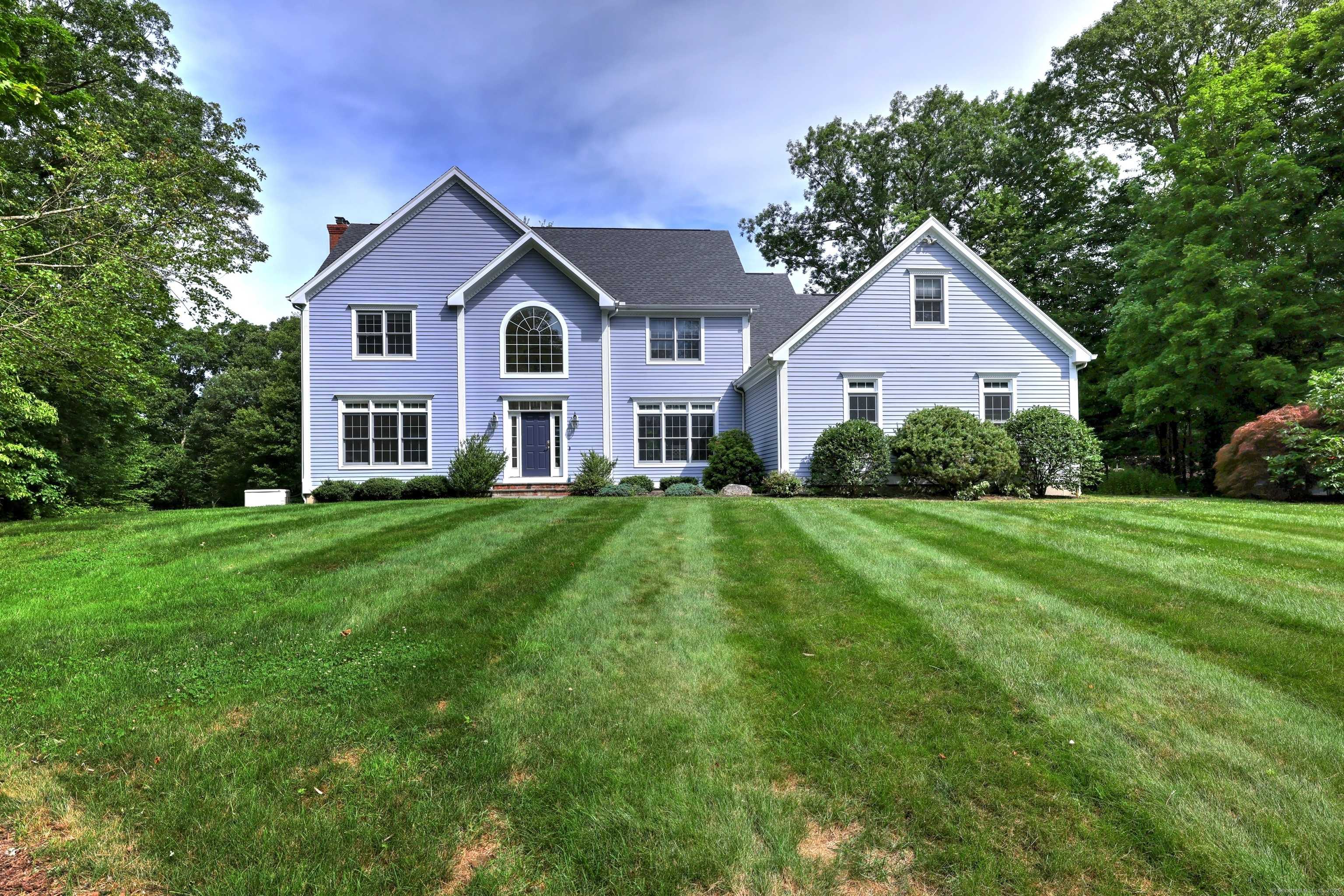 8 Dogwood Court, Woodbridge, CT 06525