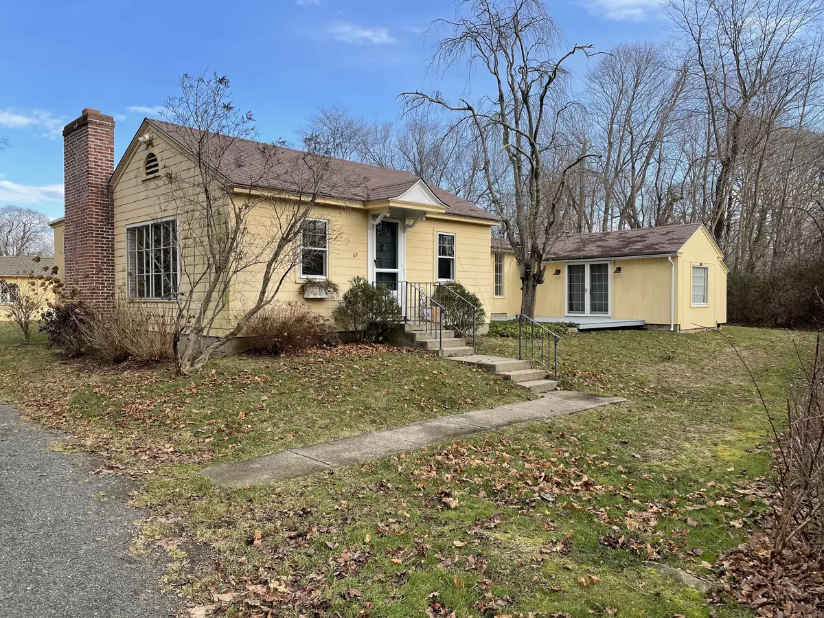 Guilford, CT 06437,69 River Street