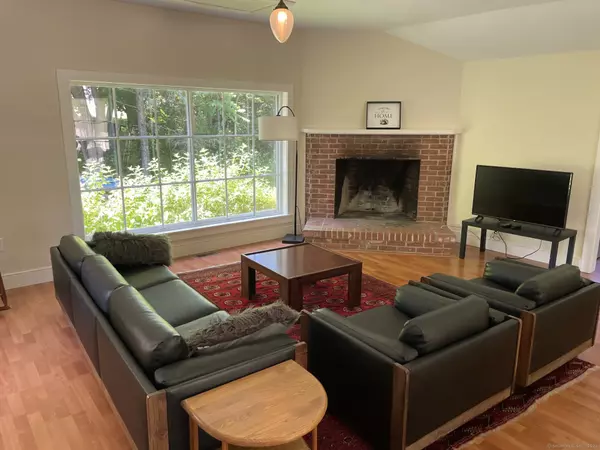 Guilford, CT 06437,69 River Street