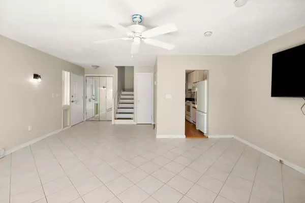 West Haven, CT 06516,101 West Walk #101