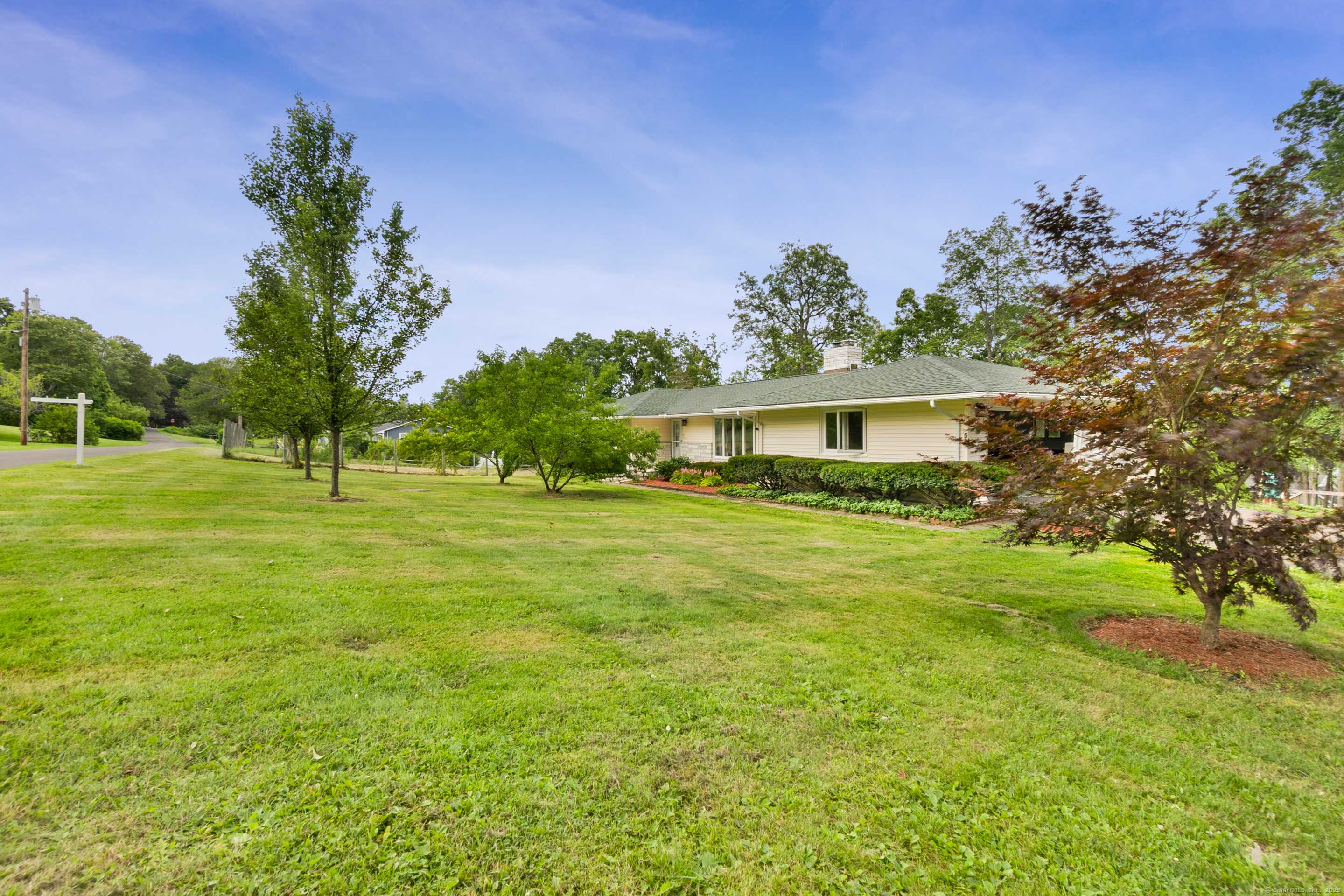 5 Blackthorn Drive, New Fairfield, CT 06812