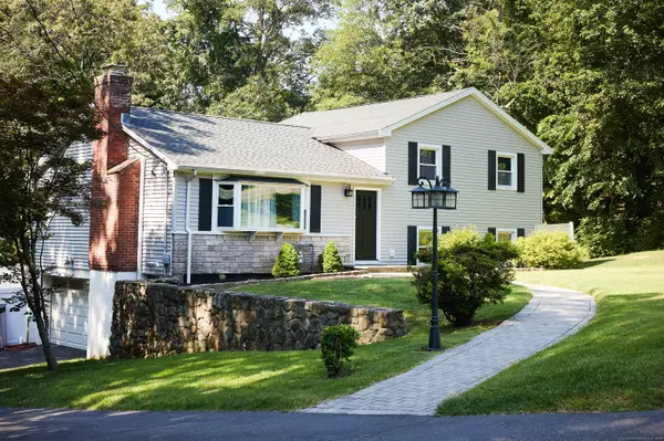 12 Sunnycrest Road, Trumbull, CT 06611
