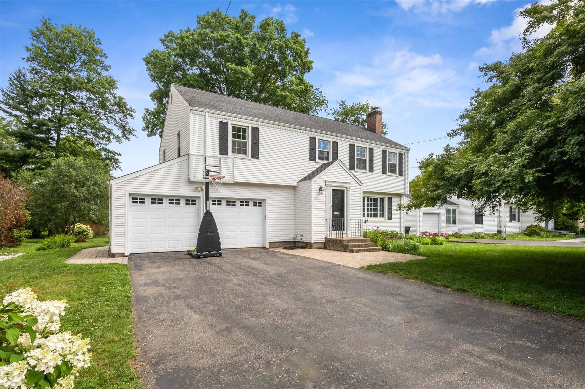 10 Craigmoor Road, West Hartford, CT 06107