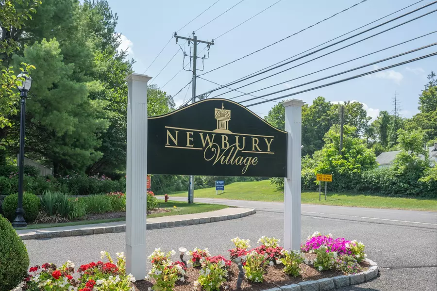 311 Still Water Circle #311, Brookfield, CT 06804