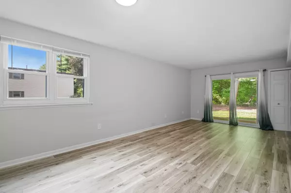 South Windsor, CT 06074,402 Twin Circle Drive #402