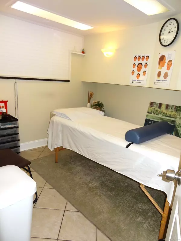 Fairfield, CT 06825,527 Tunxis Hill Road