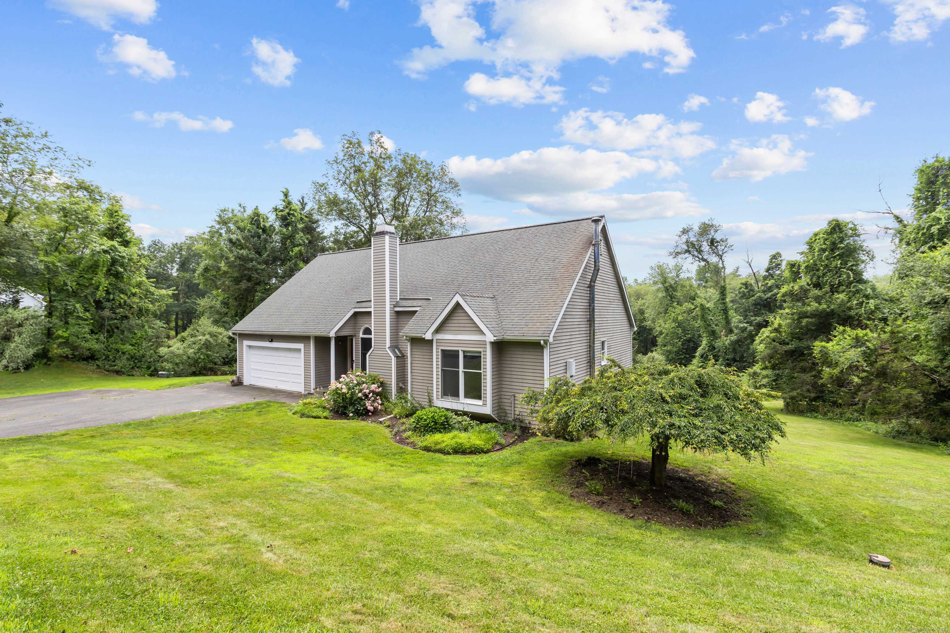 Newtown, CT 06470,10 Hattertown Road