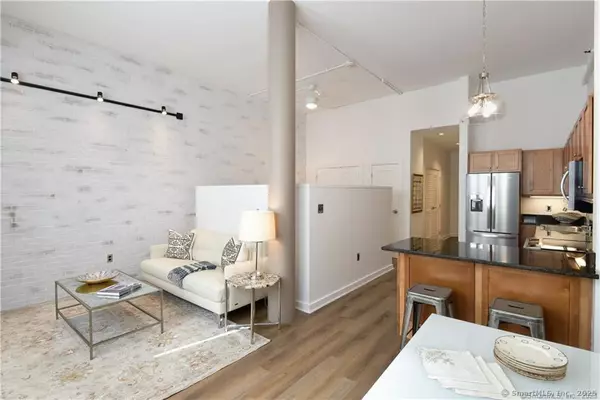 West Hartford, CT 06107,15 Dinah Road #306