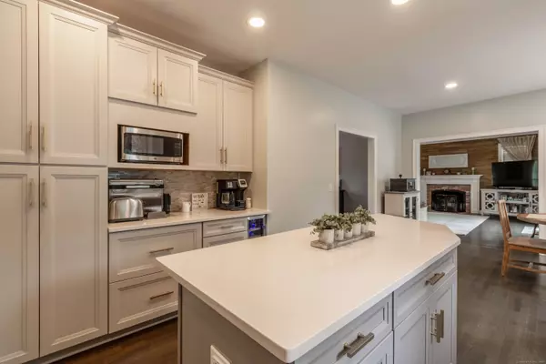 Ledyard, CT 06339,27 Sable Drive