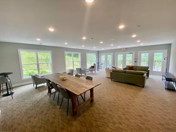 Canton, CT 06019,5 Cherry Brook Road #122