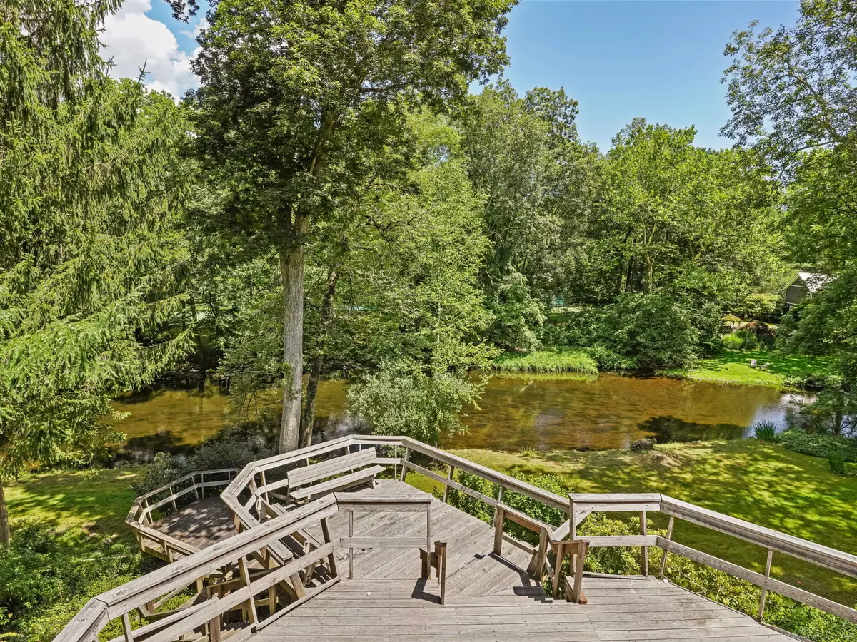 Weston, CT 06883,17 Huckleberry Lane