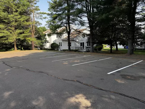 East Windsor, CT 06088,18 Daniel Drive #18