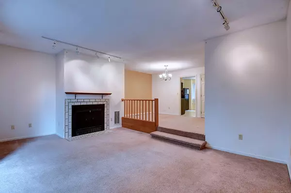 Glastonbury, CT 06033,298 Conestoga Way #298