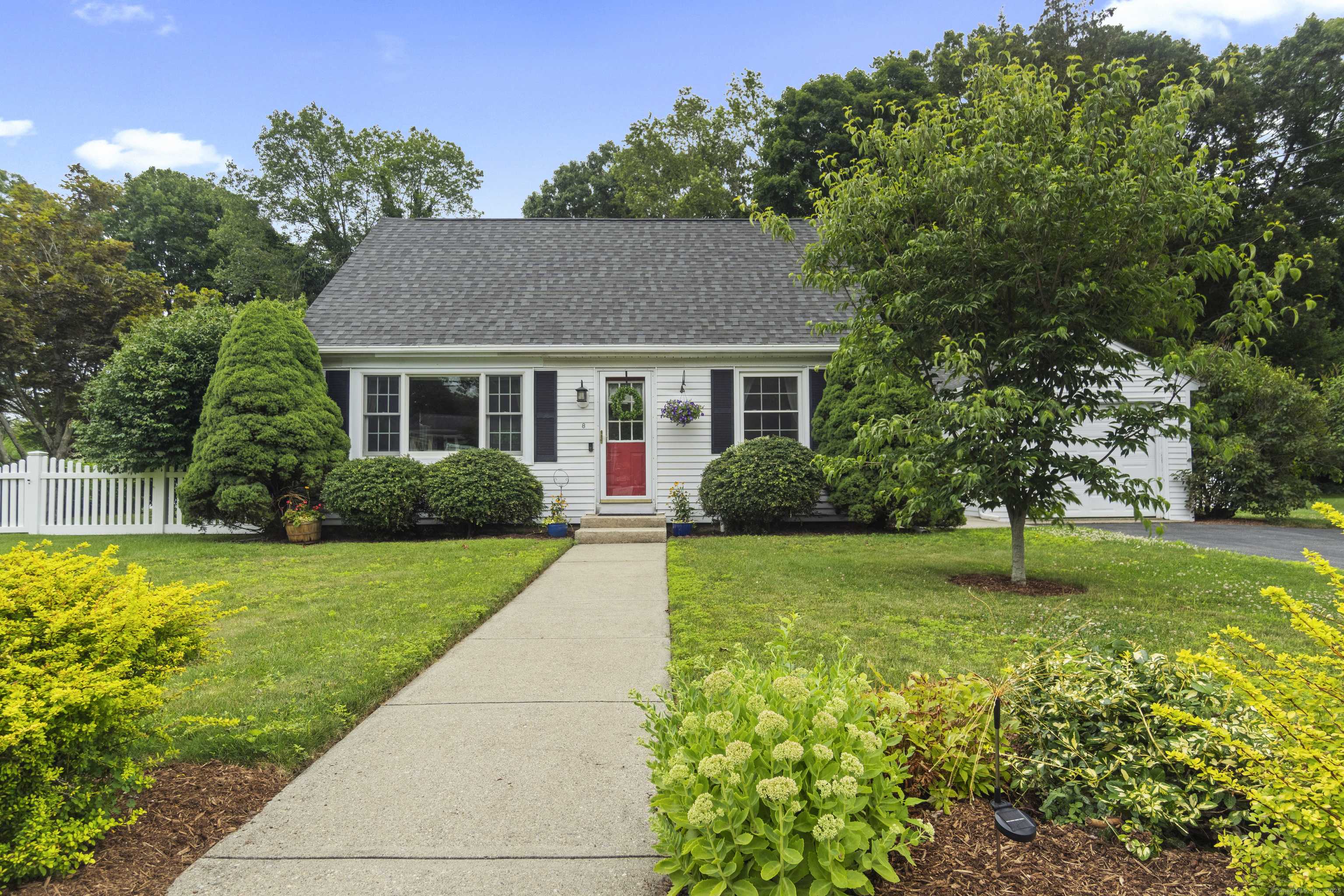 8 Deborah Street, Waterford, CT 06385