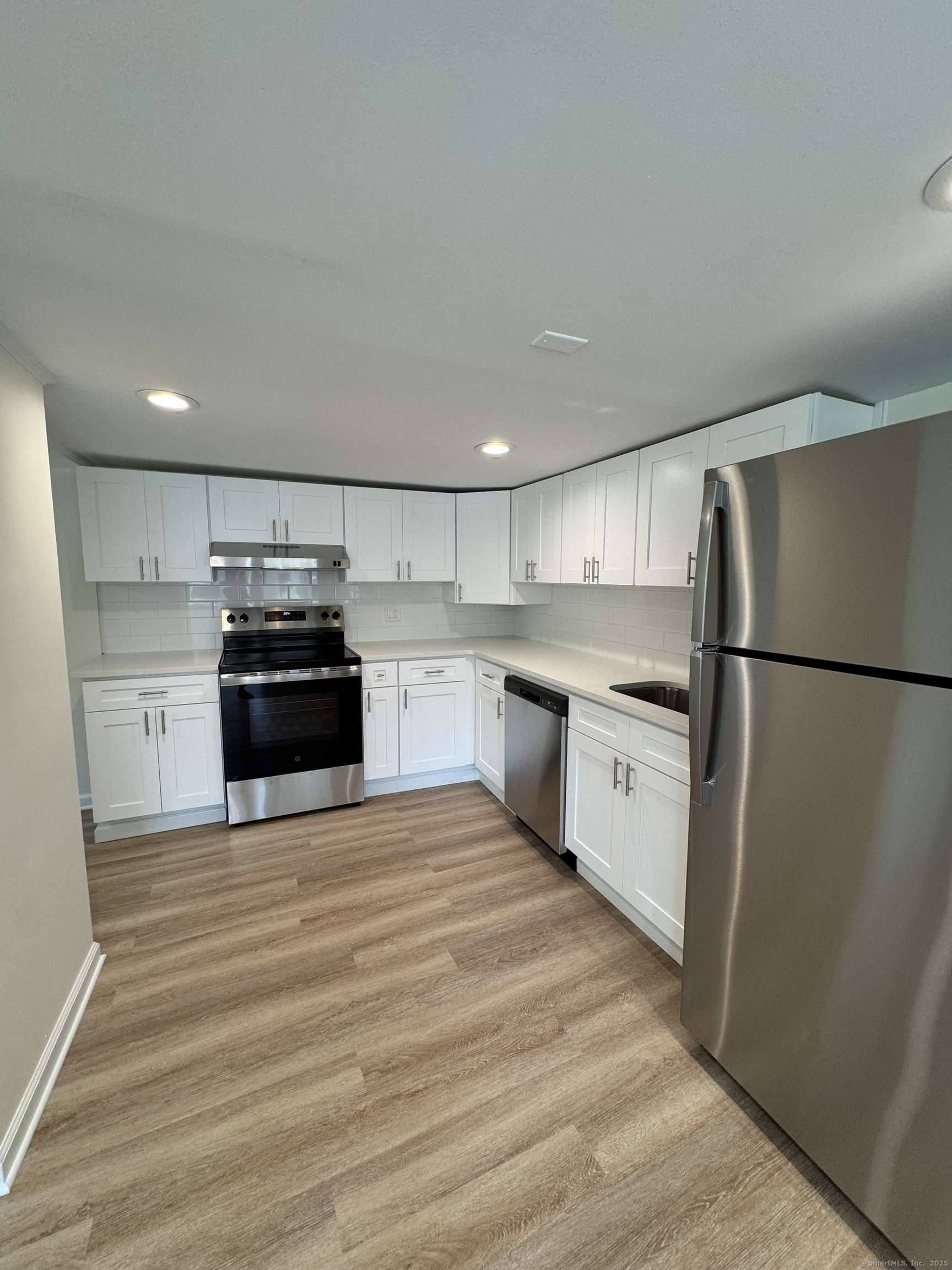 Branford, CT 06405,523 Leetes Island Road