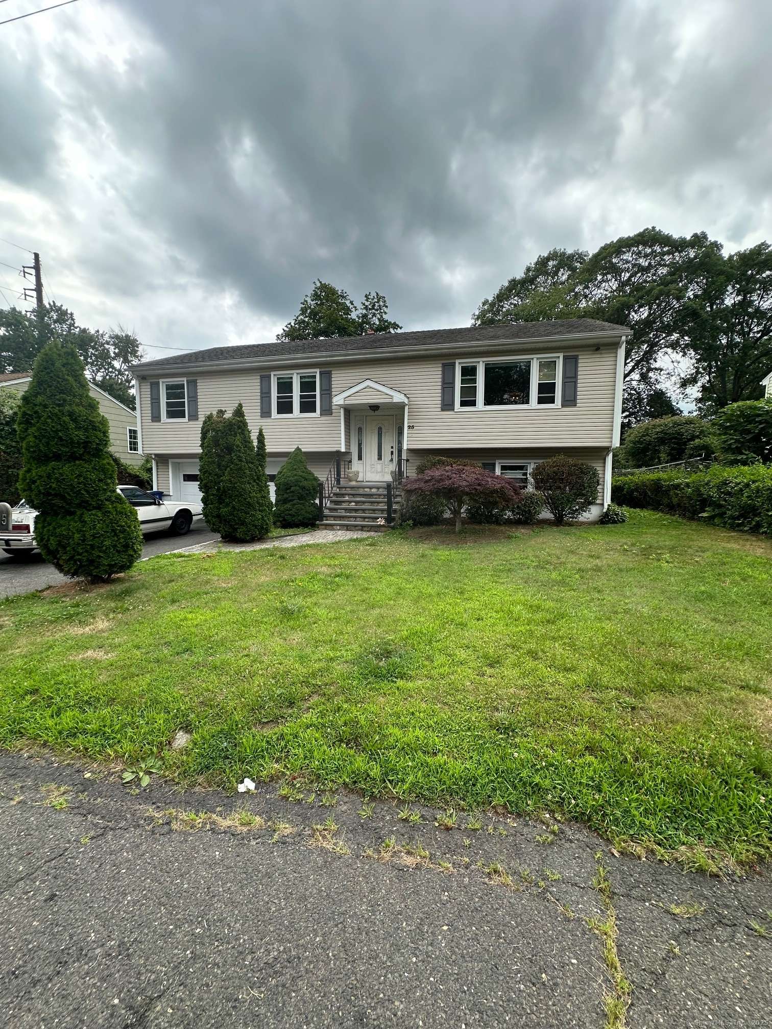 Bridgeport, CT 06606,25 Quinsey Drive