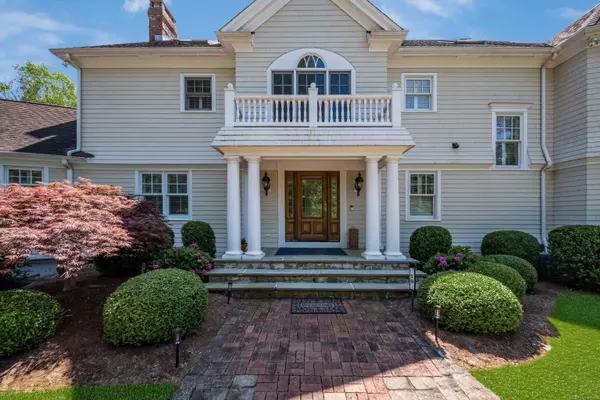 Madison, CT 06443,10 Middle Beach Road West