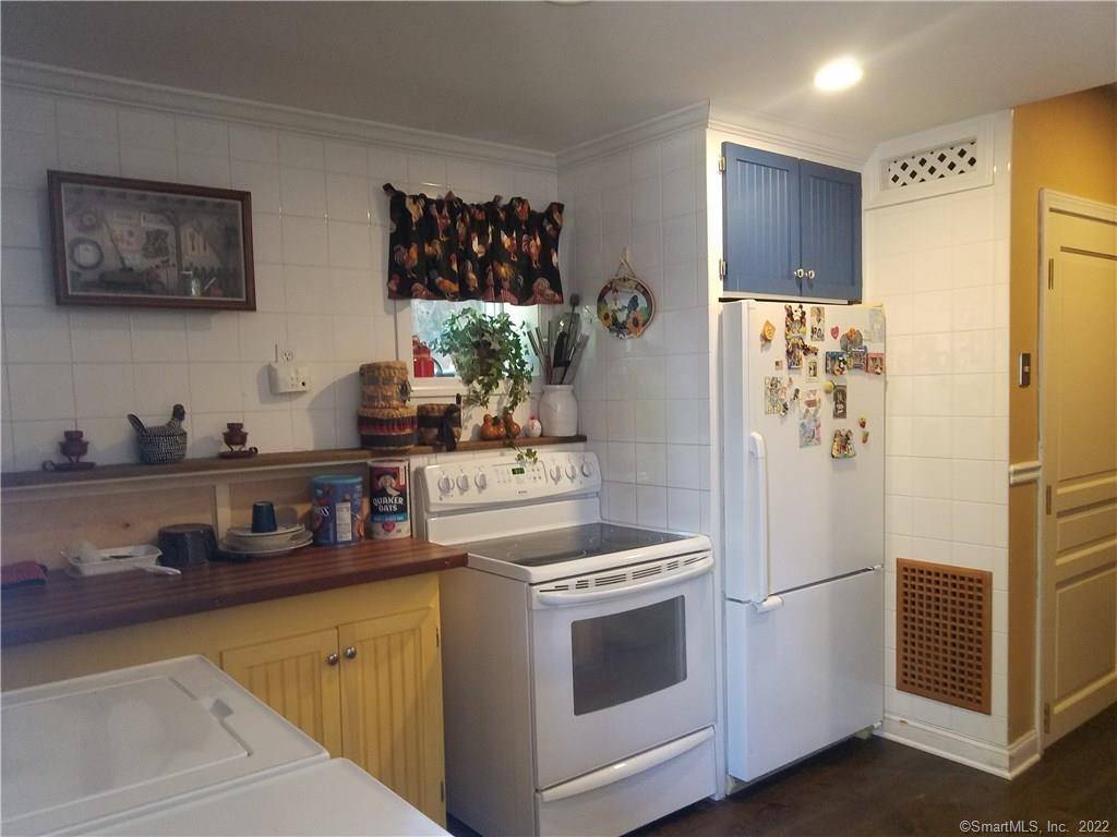 Stamford, CT 06907,17 Marian Street #2