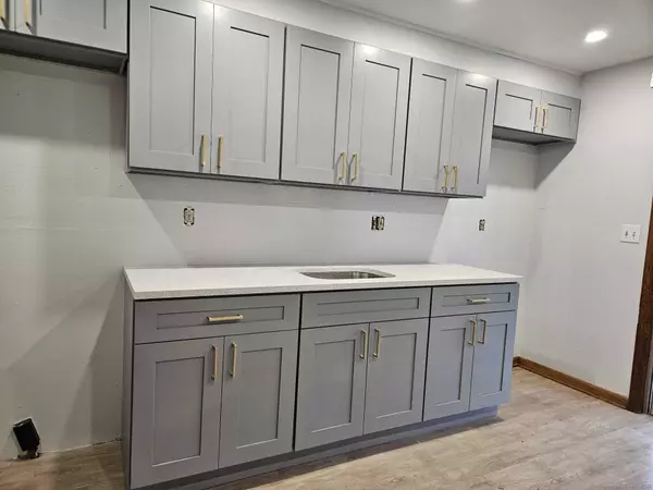 Waterbury, CT 06704,387 Bucks Hill Road #D