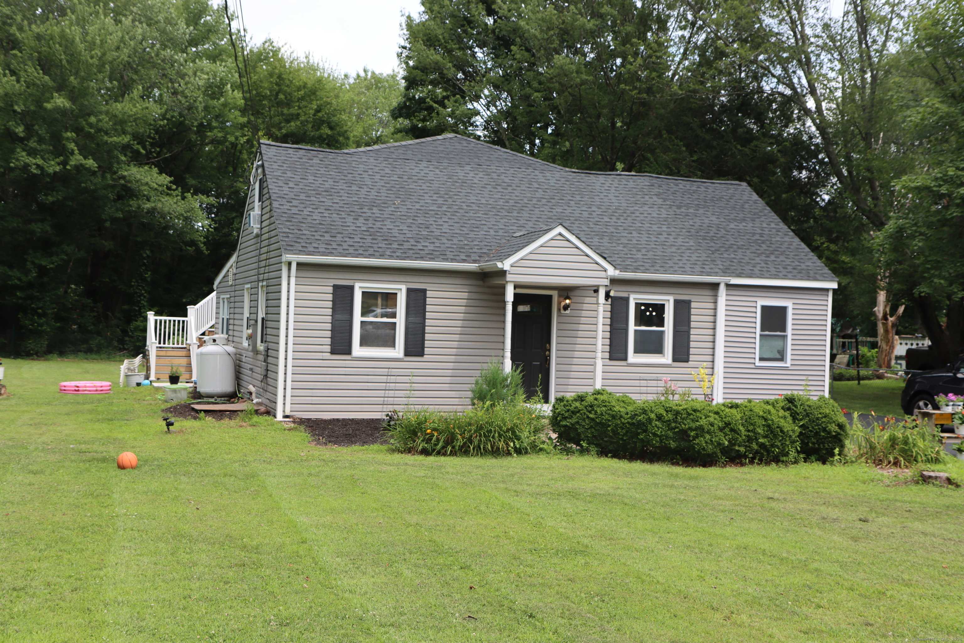 Farmington, CT 06032,857 Plainville Avenue