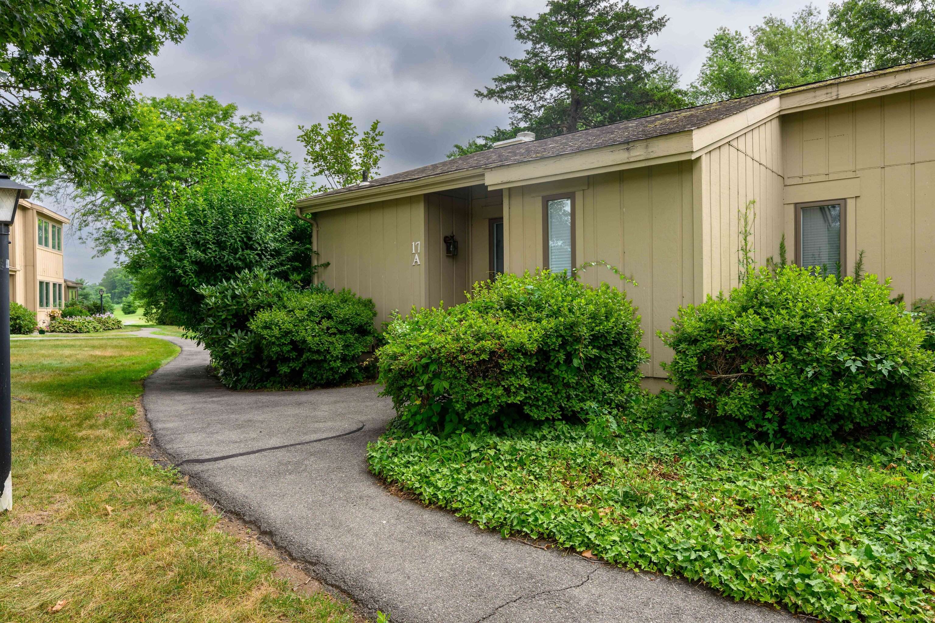17 Pilgrim Harbor #A, Wallingford, CT 06492