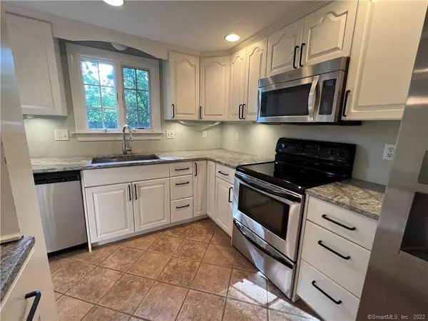 West Hartford, CT 06119,3 Farnham Road