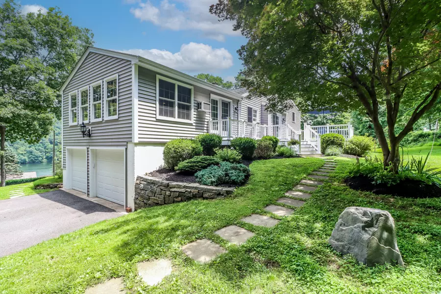 21 Lillinonah Drive, Brookfield, CT 06804