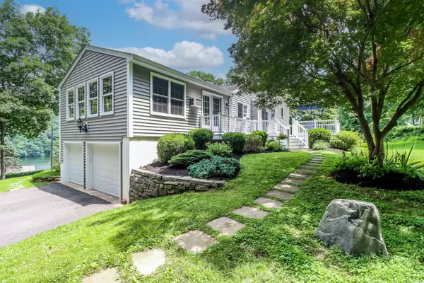 21 Lillinonah Drive, Brookfield, CT 06804