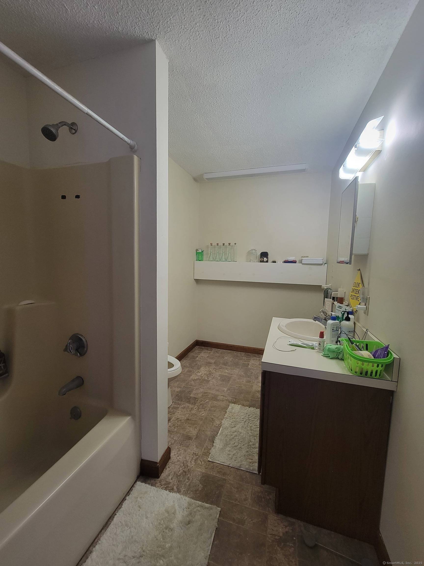 Colchester, CT 06415,240 Lebanon Avenue #1