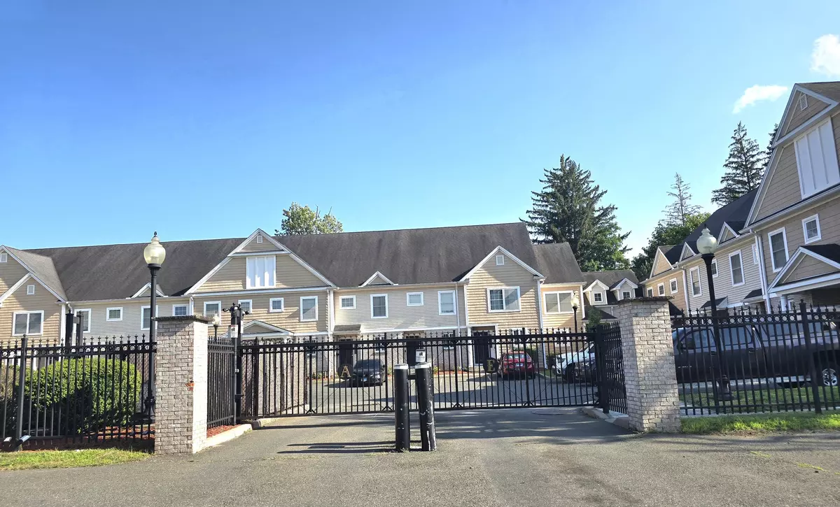 Hartford, CT 06114,37 Alden Street #APT Q
