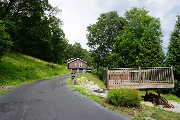 Hamden, CT 06518,1450 Mount Carmel Avenue