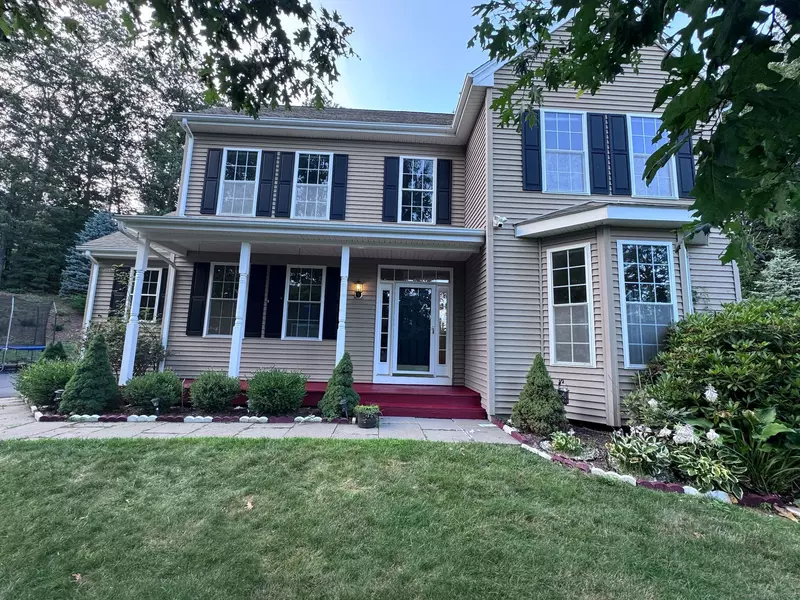 8 Ellsworth Place, Avon, CT 06001