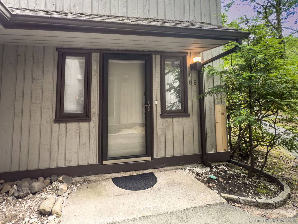 Farmington, CT 06032,8 Staunton Court #E