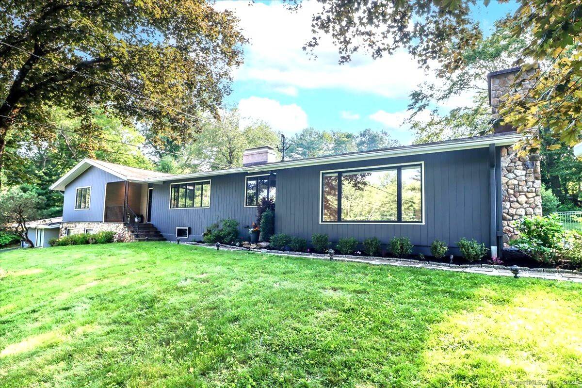 10 Fernbrook Drive, Brookfield, CT 06804