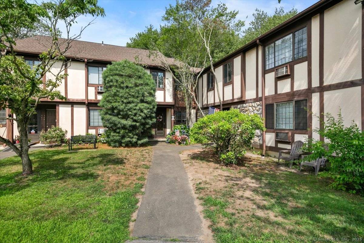 341 Foxwood Lane #341, Milford, CT 06461
