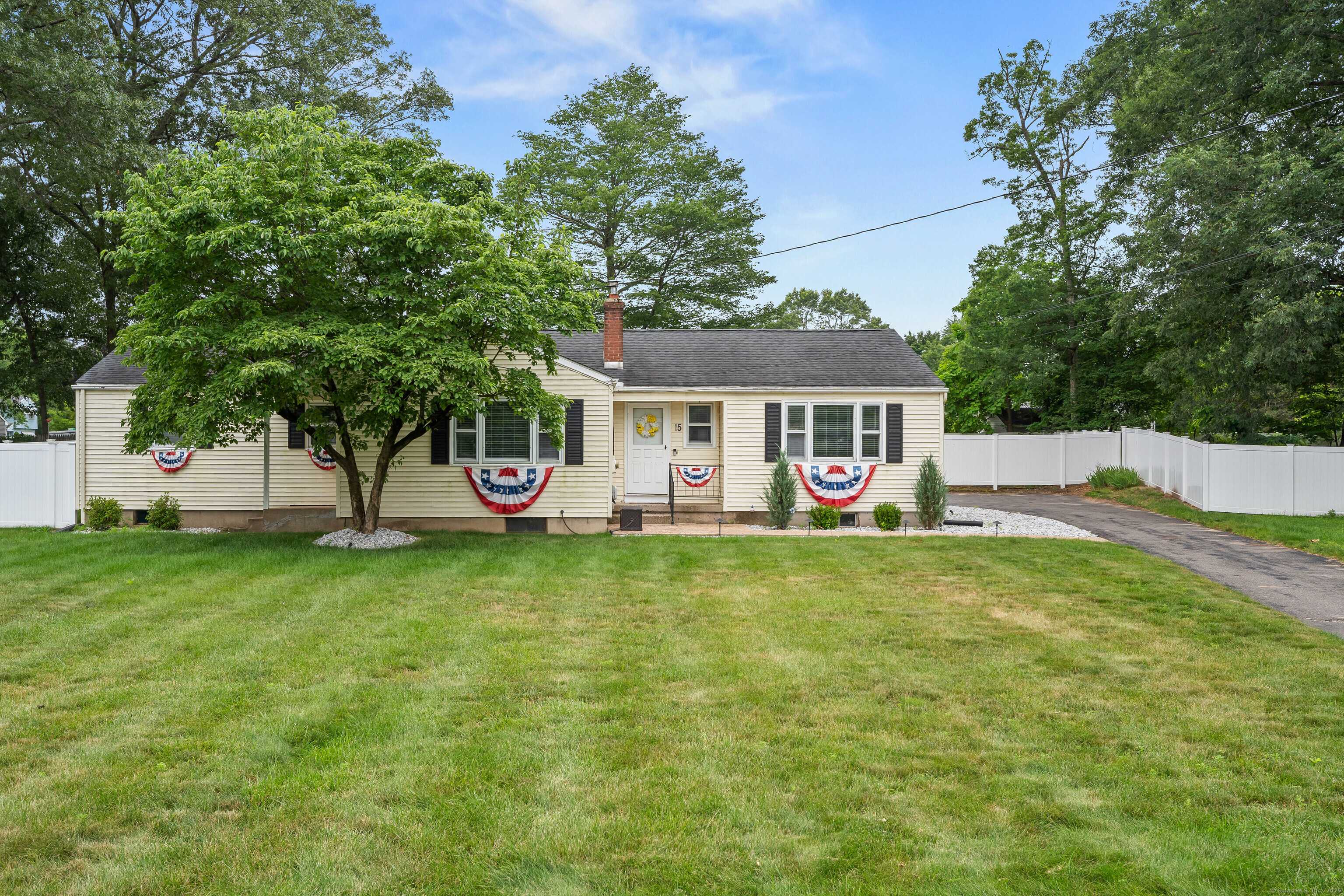 15 Arlington Road, Windsor Locks, CT 06096