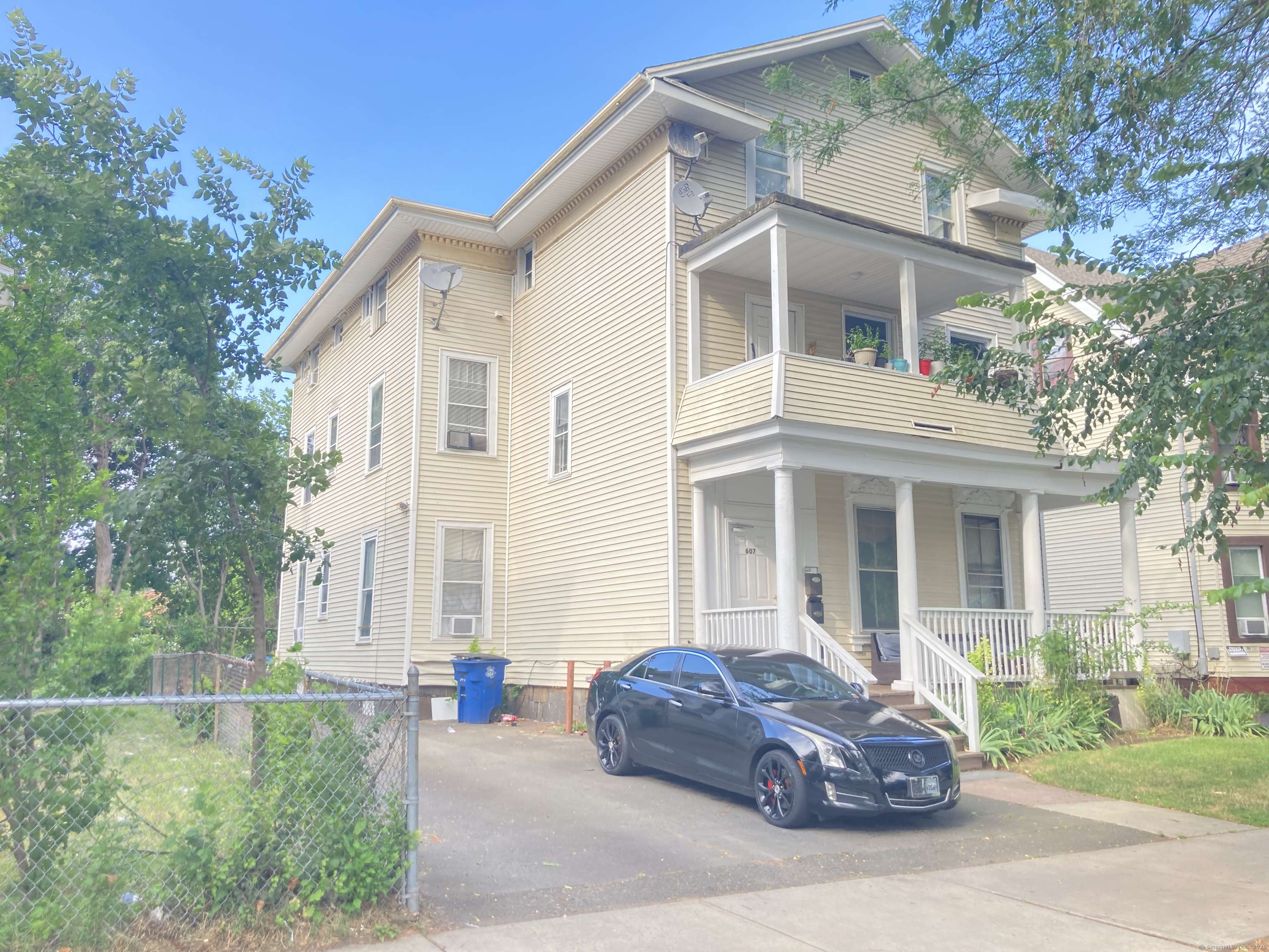 New Haven, CT 06511,607 Elm Street