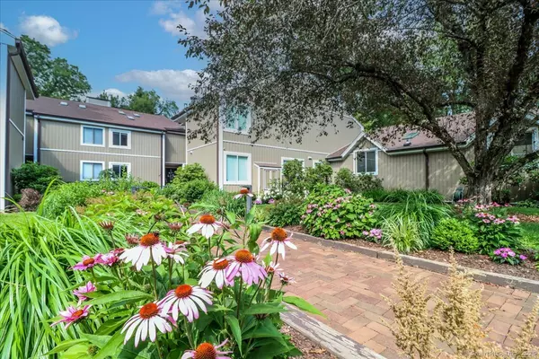 Brookfield, CT 06804,28 Hearthstone Drive #28