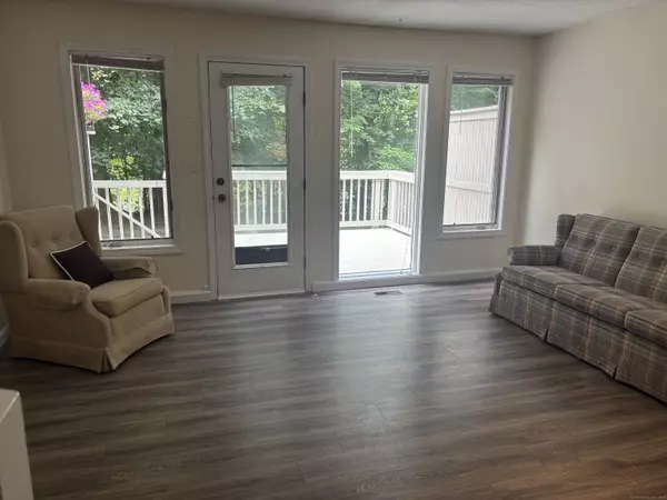 32 Far View Commons #32, Southbury, CT 06488