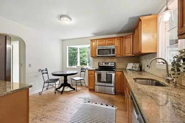 Simsbury, CT 06070,5 Hickory Hill Road